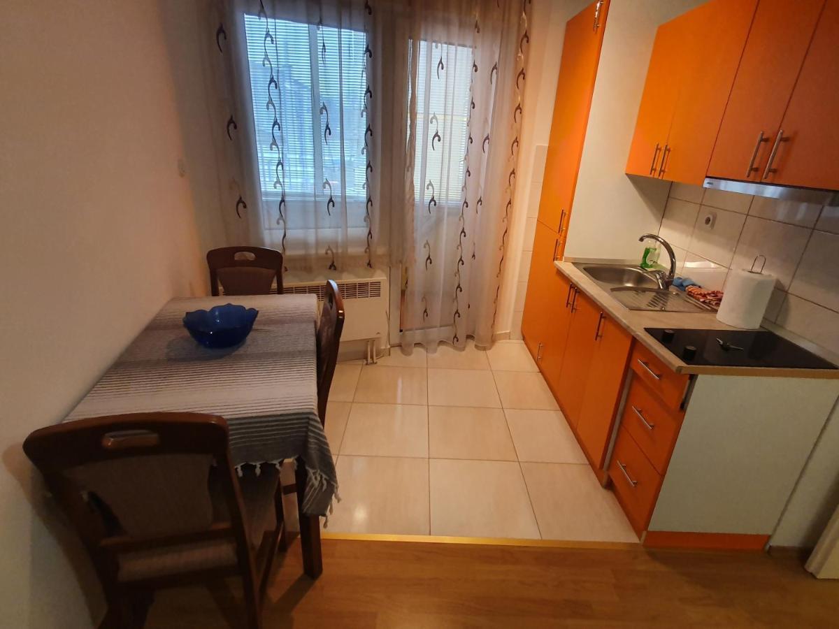 Stan na dan Prnjavor, Gajba u centru Apartment Bagian luar foto